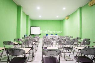 Hotel Ratu Ayu 2 Lampung Mitra RedDoorz - Tanjungkarang - 2