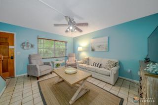 Dog Friendly Home STEPS from Flagler Avenue with Garage! Stroll to the Beach! - New Smyrna Beach - 3