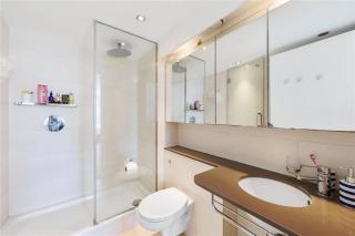 Two Bedroom Apartment - London ExCeL Stays - London - 6