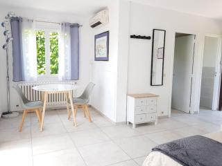 Studio au calme, proche commerces et plages - 0
