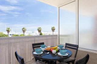 Modern Studio Apt w/Balcony/Port Views/nr Old Town - 2
