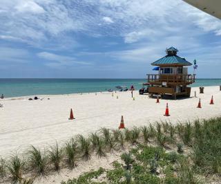 Beachfront condo in Miami! - Sunny Isles Beach - 0