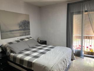 Apartamento entero con terraza en el centro de Rubí - Rubí - 2