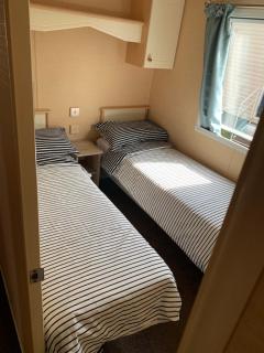 1 Martello Beach 8 berth holiday home with pools - 4