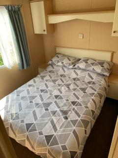 1 Martello Beach 8 berth holiday home with pools - 5
