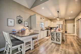 Upstate Hideaway with Hot Tub, 13 Mi to Malone! - Owls Head - 2