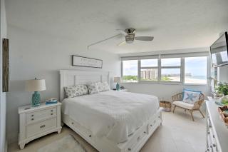 Beachfront Marco Island Condo with Pool Access! - Marco Island - 1