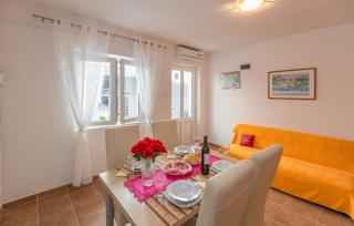Apartments with a parking space Makarska - 12336 - 1