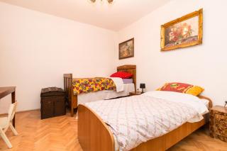 Apartments with a parking space Kastel Kambelovac, Kastela - 12369 - 2