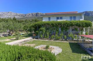 Apartments with a parking space Kastel Sucurac, Kastela - 12445 - 0