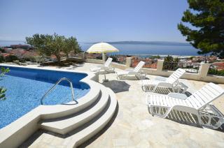 Family friendly apartments with a swimming pool Baska Voda, Makarska - 12442 - Baška Voda - 3