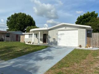 Cozy 3-bed home close to beautiful beaches. - New Port Richey - 9