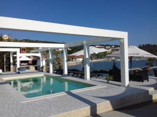 Apartments and rooms with a swimming pool Kampor, Rab - 12773 - Rab - 3