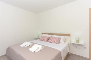 Apartments with a parking space Podstrana, Split - 12837 - 2