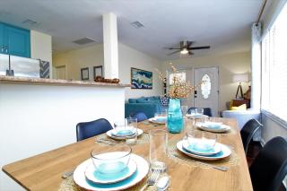 Beachy Bungalow for Family Fun! Walk to beach! - Pensacola - 4
