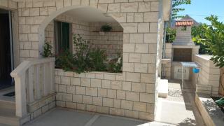 Apartments by the sea Bol, Brac - 13121 - 5