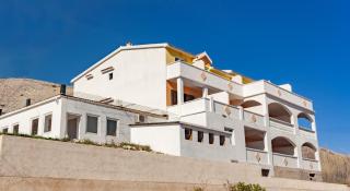 Apartments and rooms with parking space Pag - 13355 - 0