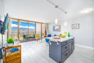 Tropical Retreat Near Waikiki Beach with Parking - 1