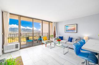 Tropical Retreat Near Waikiki Beach with Parking - Honolulu - 0