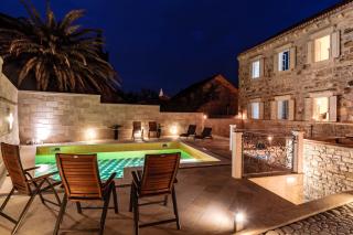 Apartments and rooms with a swimming pool Sumartin, Brac - 13483 - 2