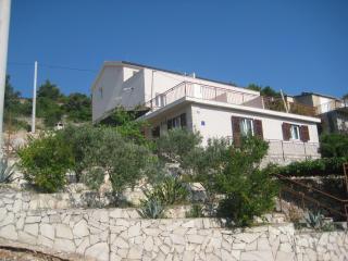 Apartments by the sea Stomorska, Solta - 13695 - 0