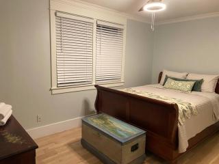 Walk to Bay Street and Historic Downtown Beaufort! Close to Parris Island MCRD!! - Beaufort - 4