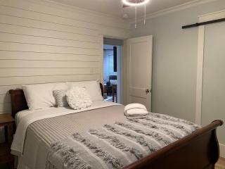 Walk to Bay Street and Historic Downtown Beaufort! Close to Parris Island MCRD!! - Beaufort - 2