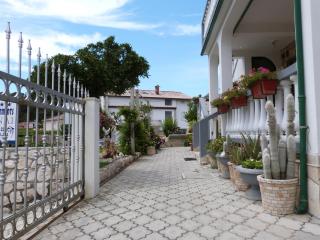 Apartments with parking space Palit, Rab - 14996 - 3