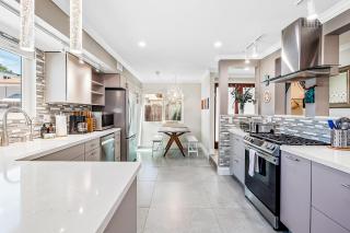 Sunsoak Shack Fantastic home near the beach with fireplace, fast WiFi, & washer/dryer - 9