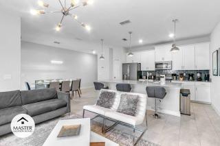 4 Bedrooms 3 Bathrooms Storey Lake 4809 Ll - 2