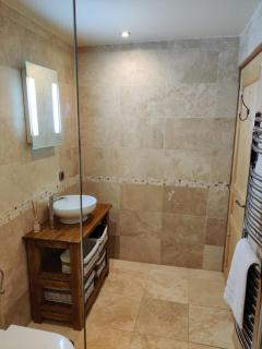 Spacious Ski Chalet In Traditional French Village, sleeps 8, Four Star with fibre broadband - Abondance - 4
