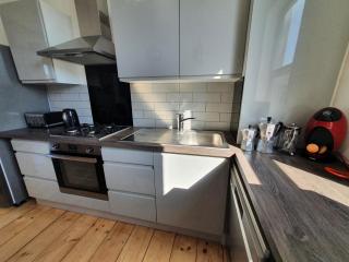 Sunny Apartment with a 10 minute walk to the Sea. - 6