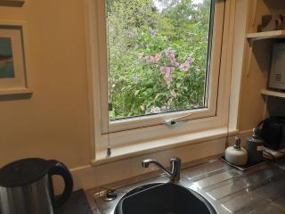 1 Bed Cabin - Sleeps 2 - Garden - Parking - Wifi - 1