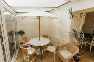 FIR TREE COTTAGE - Cosy 3 Bed Cottage in Penrhyn Bay with Beautiful Sea Views and Access to Snowdonia - Llandrillo-yn-Rhôs - 2