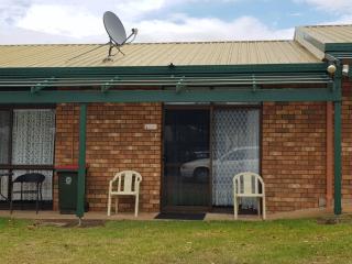 Lodge on the Bay-Esplanade & Buller St Kingscote- Cheapest in Kangaroo Island - Kingscote - 5
