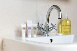 PenthouseStays Notting Hill - Chic 2 Bedroom Apartment w/ King Beds - near Portobello Road & Kensington High Street - Londra - 7
