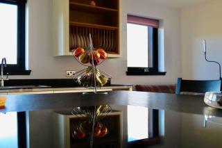 The Cottage - spacious getaway with stunning views - 3