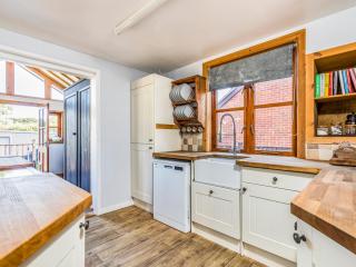 Pass the Keys Charming Family Home and Garden Close To The Beach - Chichester - 5