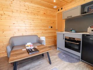 Maple Lodge at Bridge Lake Farm & Fishery - Banbury - 5