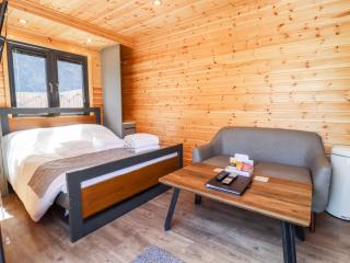 Maple Lodge at Bridge Lake Farm & Fishery - Banbury - 4