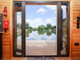 Maple Lodge at Bridge Lake Farm & Fishery - Banbury - 8