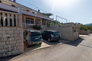 Apartments with parking space Jelsa, Hvar - 134 - 1
