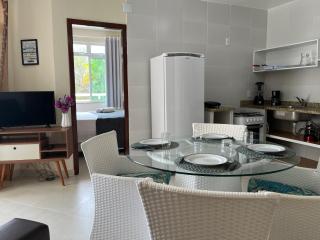 TOP 2 QUARTOS em Condominio- PISCINA, CHURRASQUEIRA, ESTACIONAMENTO, PARQUINHO INFANTIL, Wi-Fi e home office, Ar Condicionado, SmarTV e Cozinha Completa I 800m da praia e parque aquatico CE - Aquiraz - 6