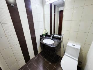 RH- Modern Elegance 2BR, prime location, Walk to Dubai Mall - Dubai - 3