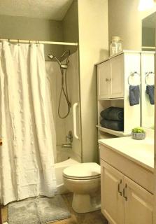 The Goulding Cottage and farm - 4 beds, 3 baths - Henrieville - 3