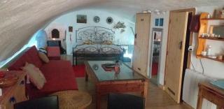 Studio atypique rue de Turin (ancienne étable de village) - 0