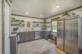 Eufaula Retreat with Lake Views Walk to Marina - 2