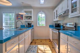 Charming Dauphin Island Home about 1 Mi to Beach! - 2