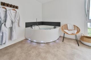 Love & Bulles sur la ville - SPA - LIT KING SIZE - VUE PANORAMIQUE - Tudors Locations - 1