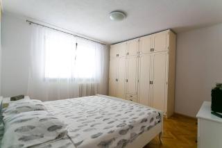 BeeStrick Apartment - Charming and Spacious - 7